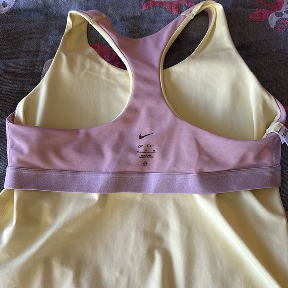 ☀️🏃🏼♀️➡️NWT Nike training athletic sport top with built in bra large - Picture 10 of 11
